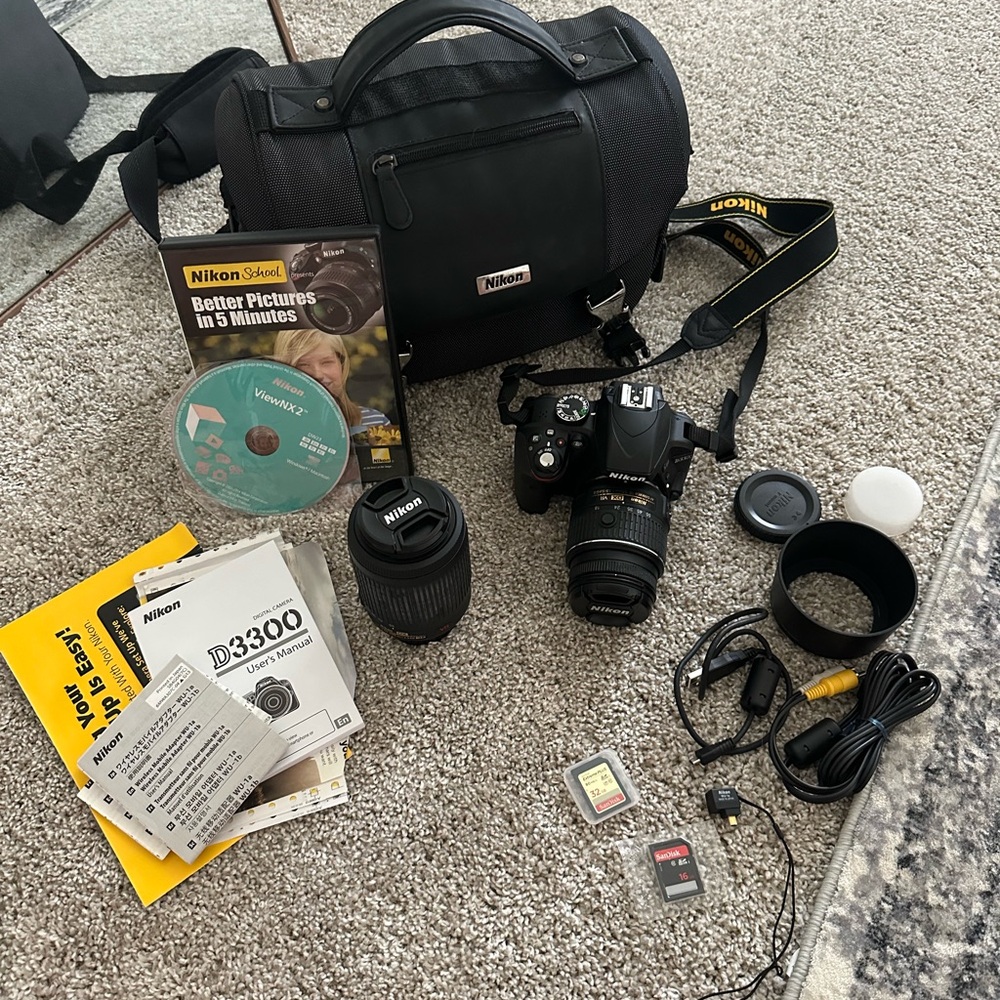 Nikon D3300 DSLR Camera Set - Black